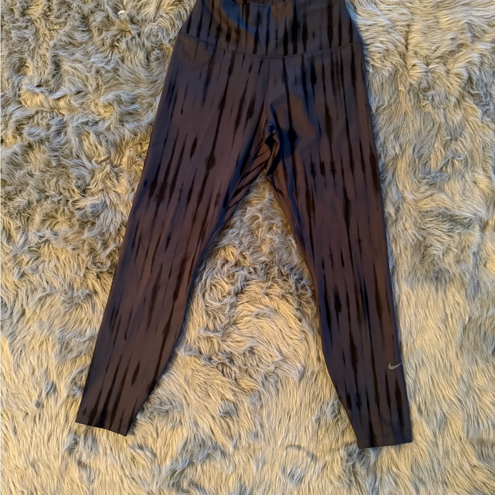 Nike 7/8 Black and Gray Leggings